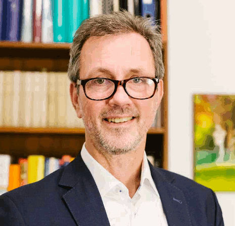 Portraitbild: Dr. N. Hartkamp